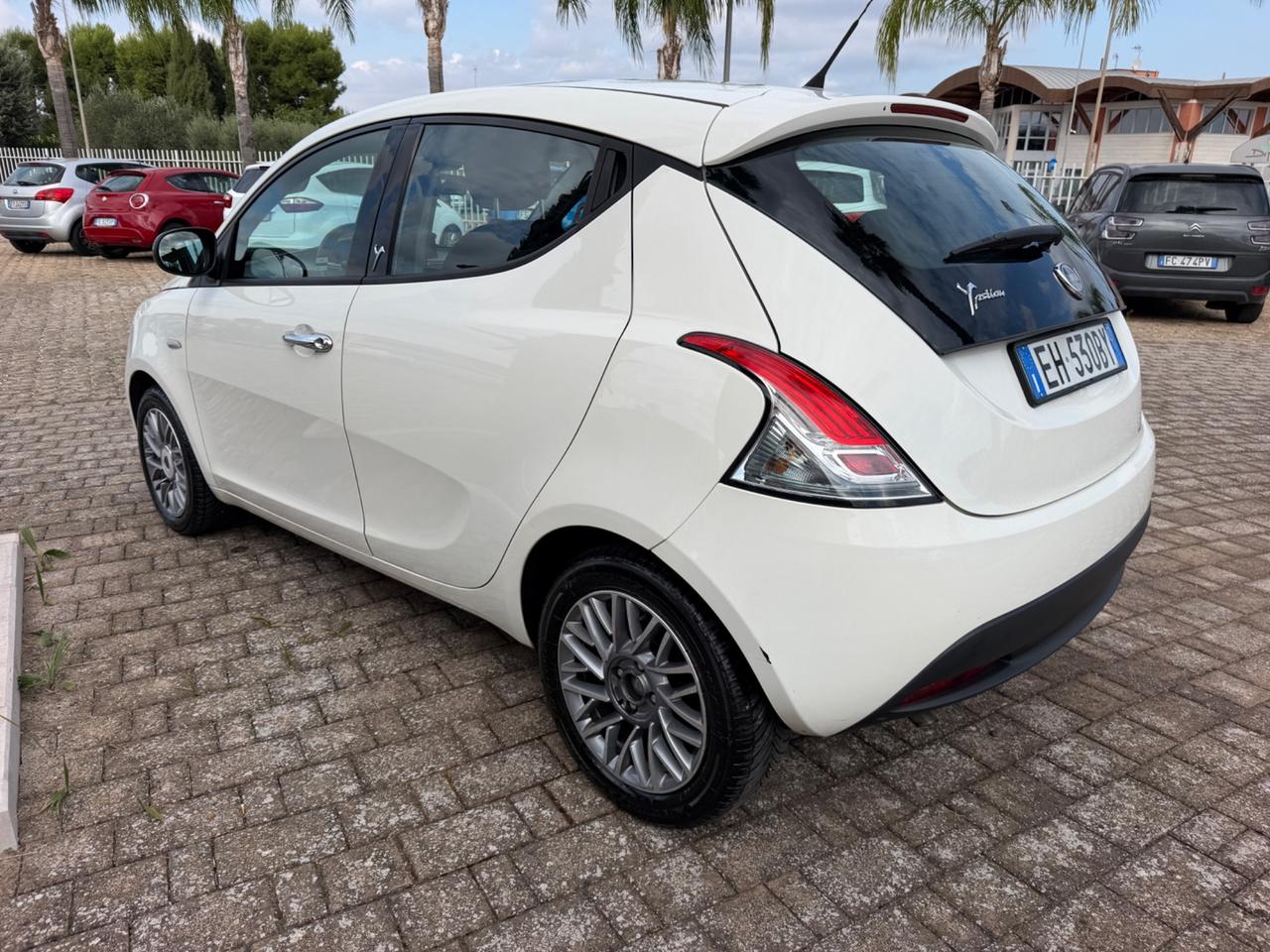 Lancia Ypsilon 1.2 69 CV 5 porte S&S Gold