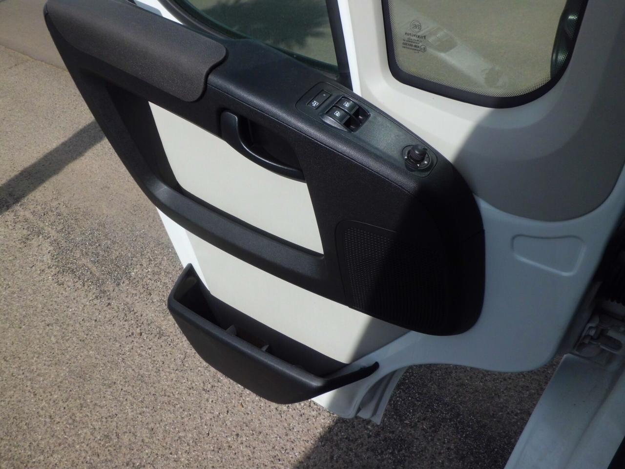 Peugeot Boxer 330 2.2 HDi/130CV FAP PC-TN Combi Premium-9 POSTI/POLTRONE SINGOLE CLIMA POSTERIORE