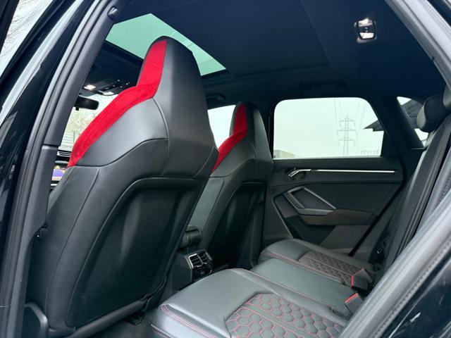 AUDI RS Q3 TOTAL BLACK SEDILI A GUSCIO TETTO
