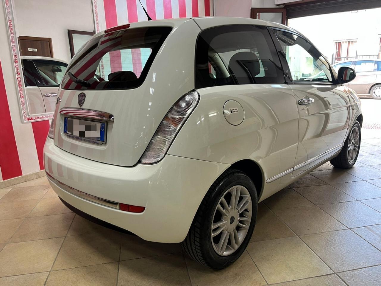 Lancia Ypsilon 1.3 MJT 75 CV Elle