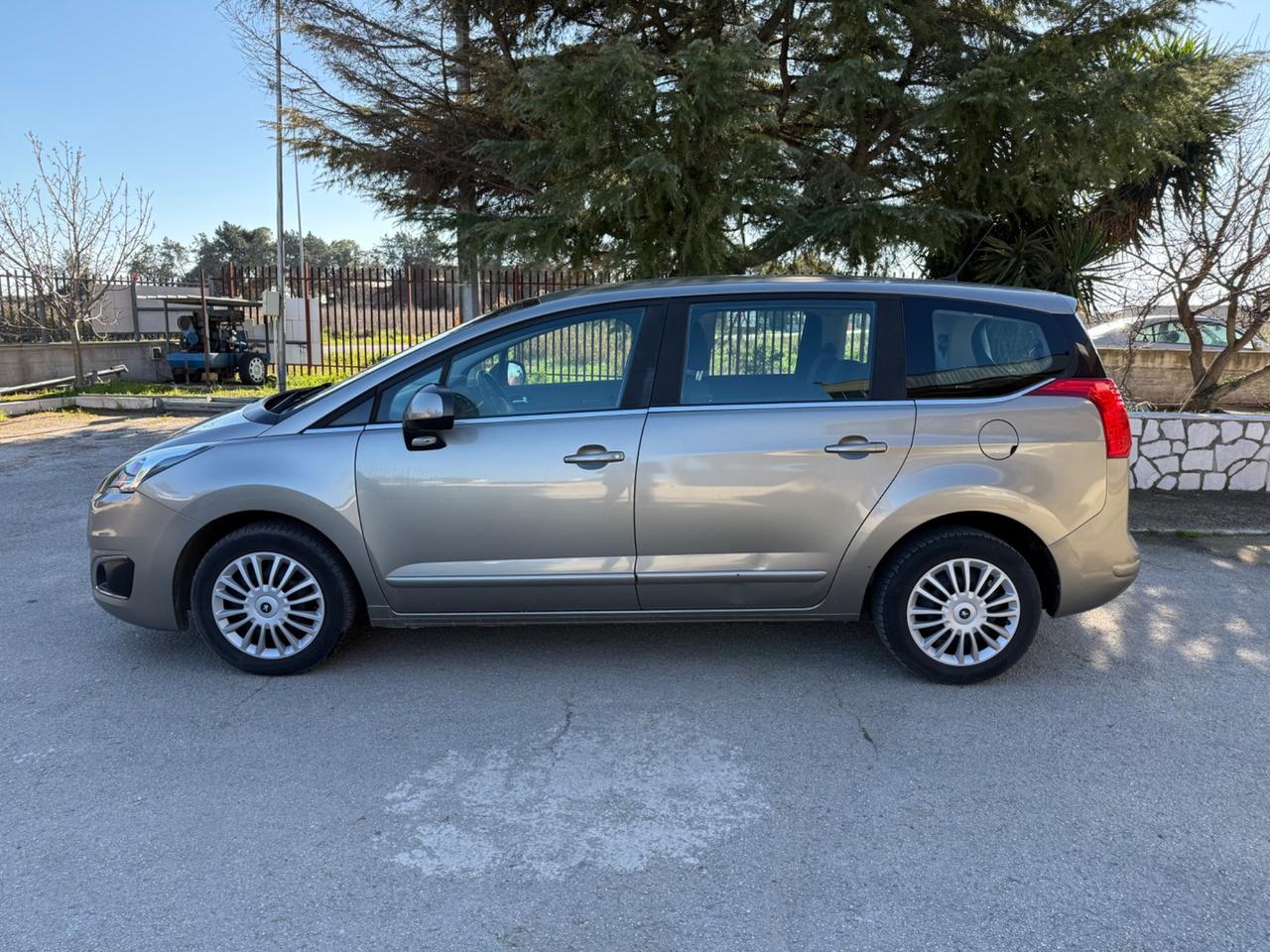 Peugeot 5008 1.6 HDi 115CV Allure