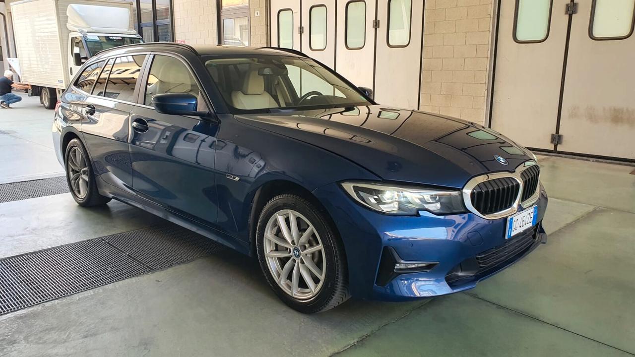 Bmw 330e xDrive Touring Advantage