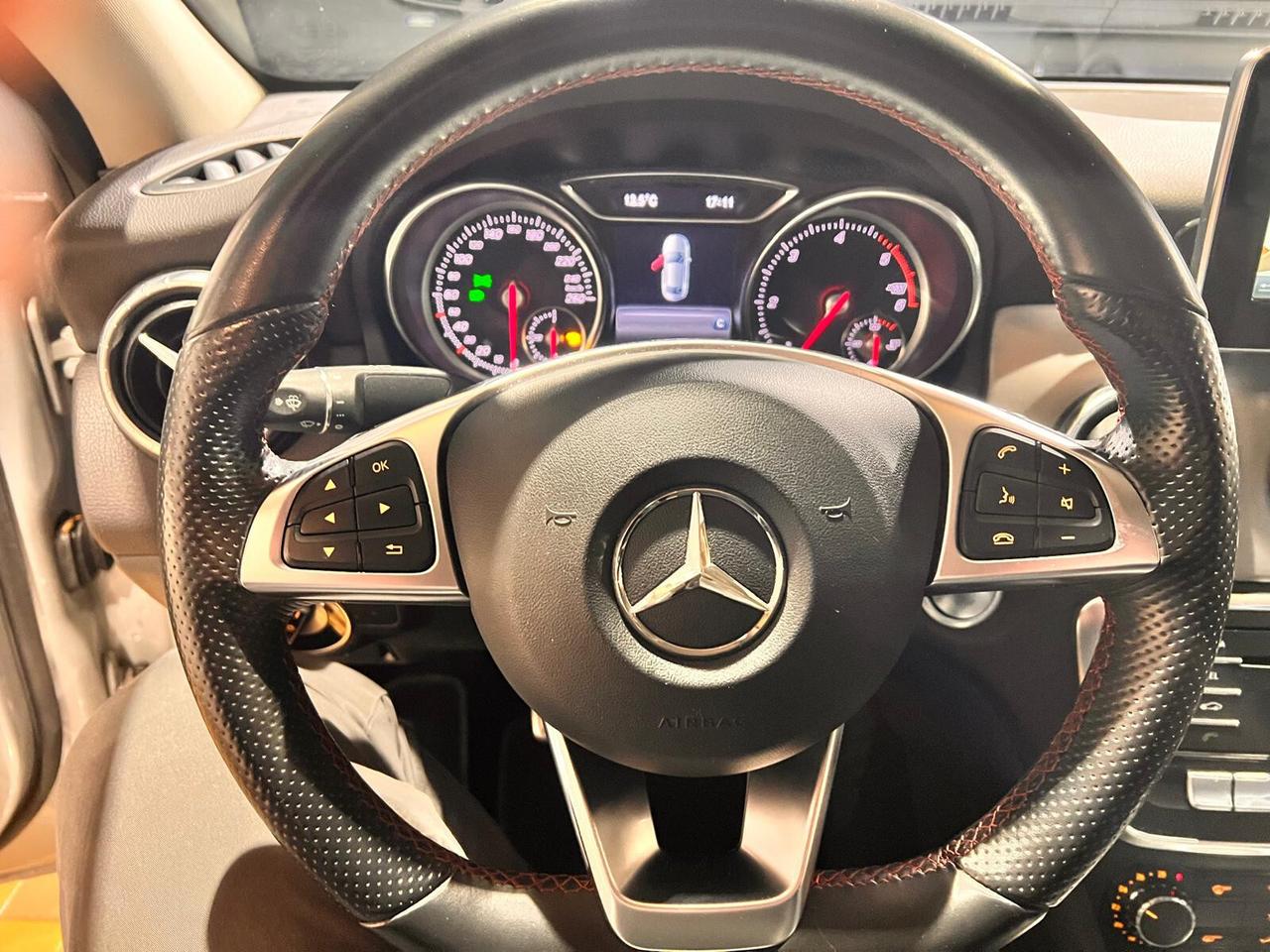 Mercedes-benz CLA 200 d Premium 80000 KM