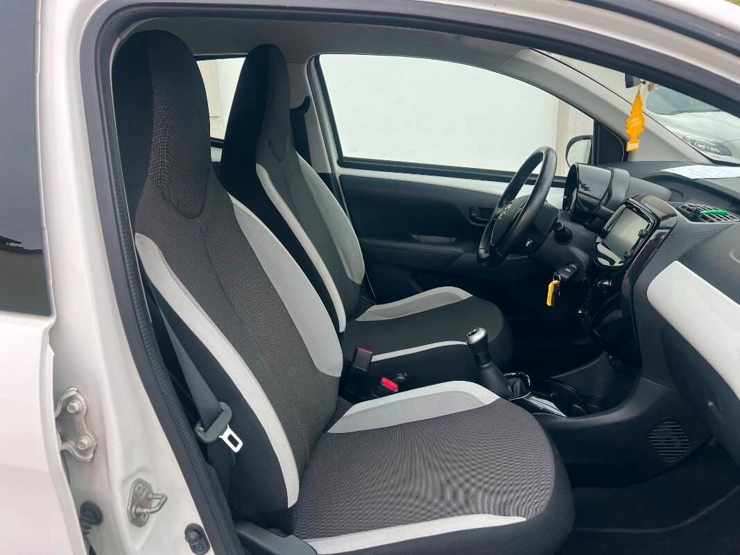 Toyota Aygo 1.0 x-clusiv 5p