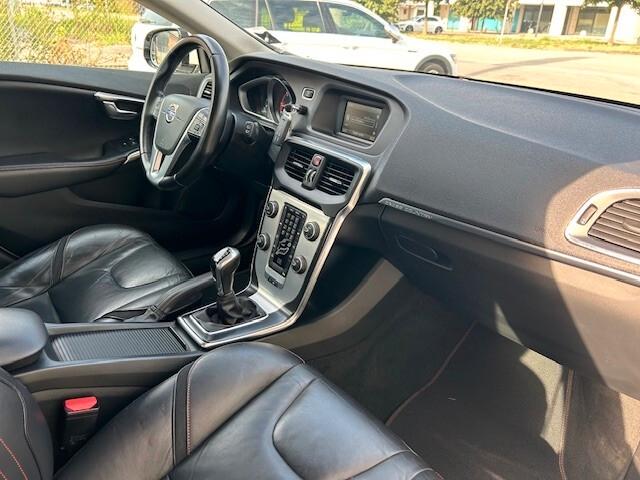 Volvo V40 Cross Country D2 1.6 Ocean Race