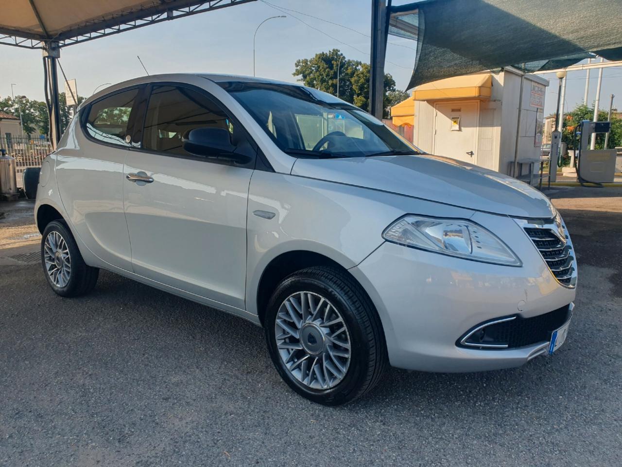 Lancia Ypsilon 0.9 TwinAir 85 CV 5 porte Metano Ecochic Gold