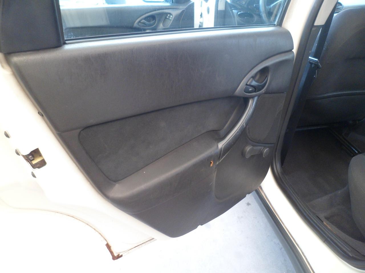 Ford Focus 1.8 TDCi 5p gancio traino full 00
