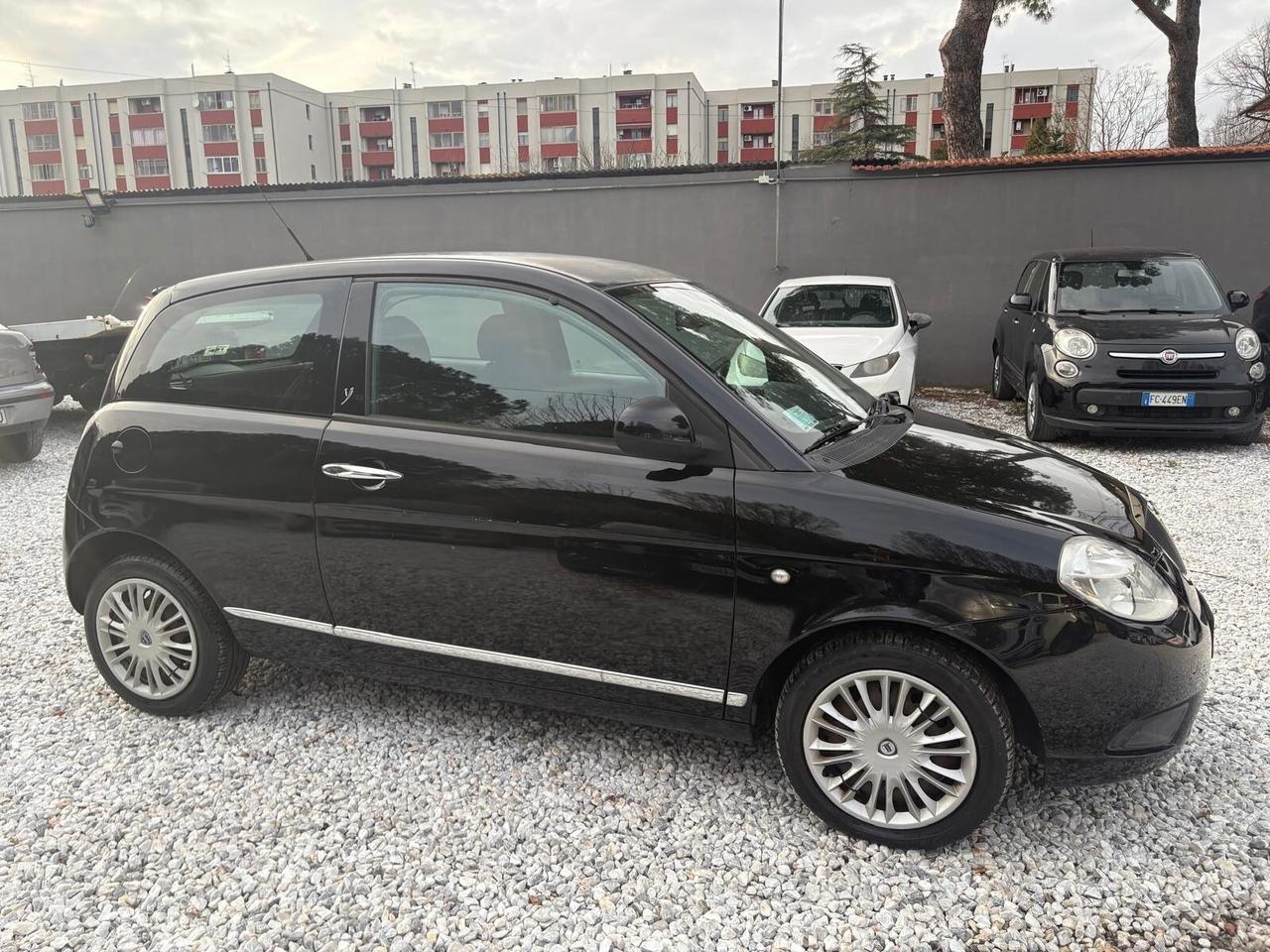 Lancia Ypsilon 1.2 69 CV Platino Ok Neopatentati