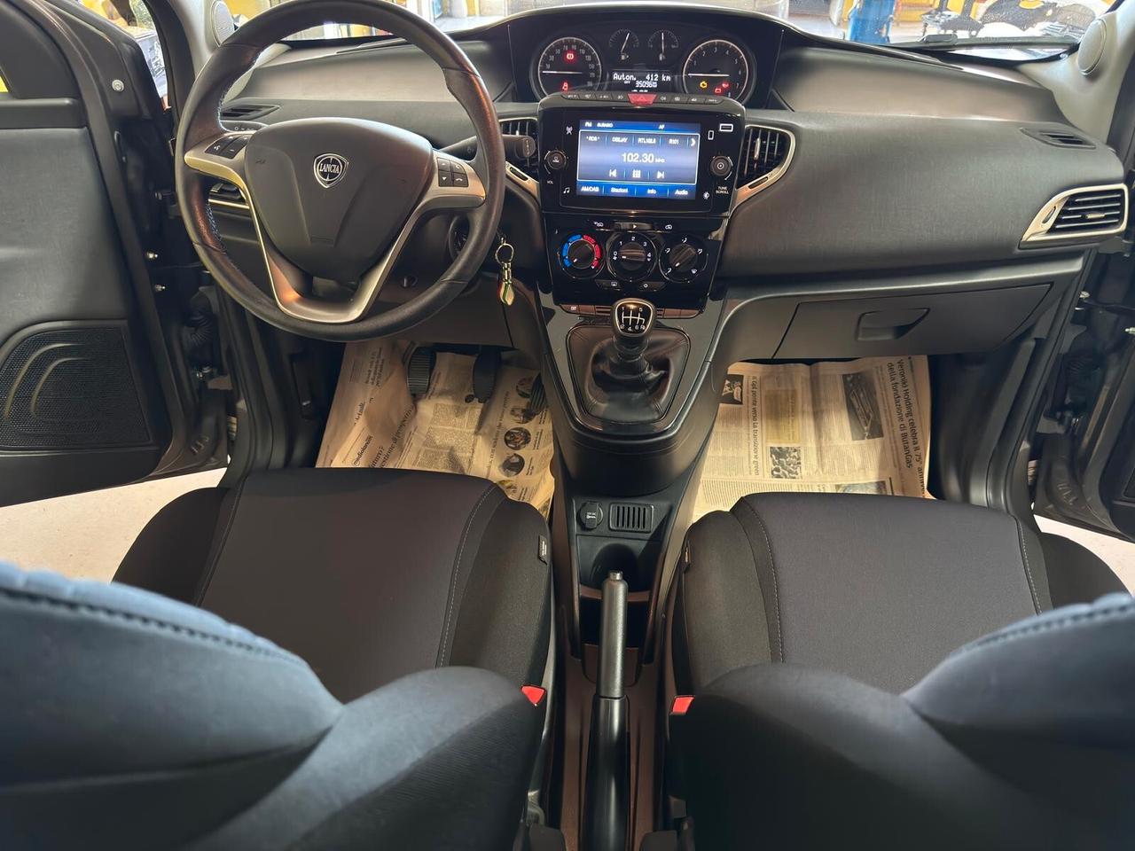 Lancia Ypsilon 1.0 FireFly 5 porte S&S Hybrid Ecochic Silver
