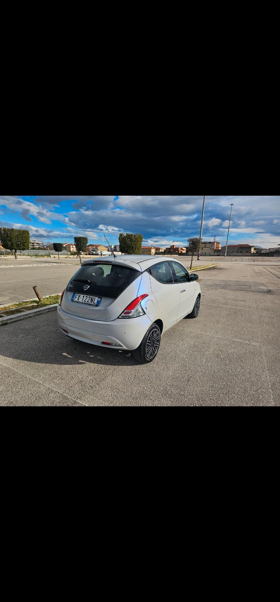 Lancia Ypsilon 1.2 69 CV 5 porte Platinum