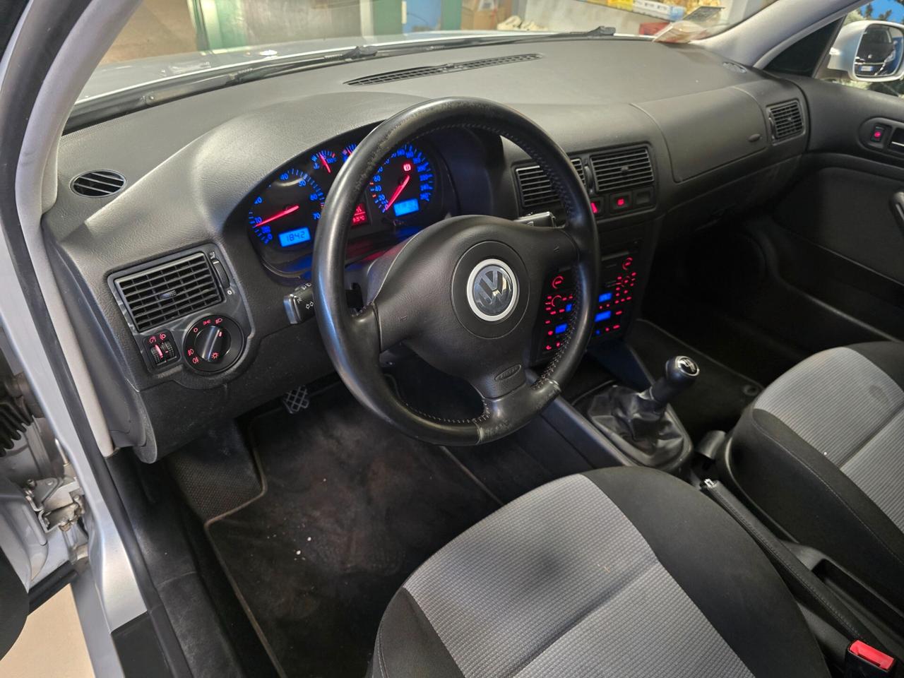 Volkswagen Golf 1.6 16V FSI 3p. Comfortline