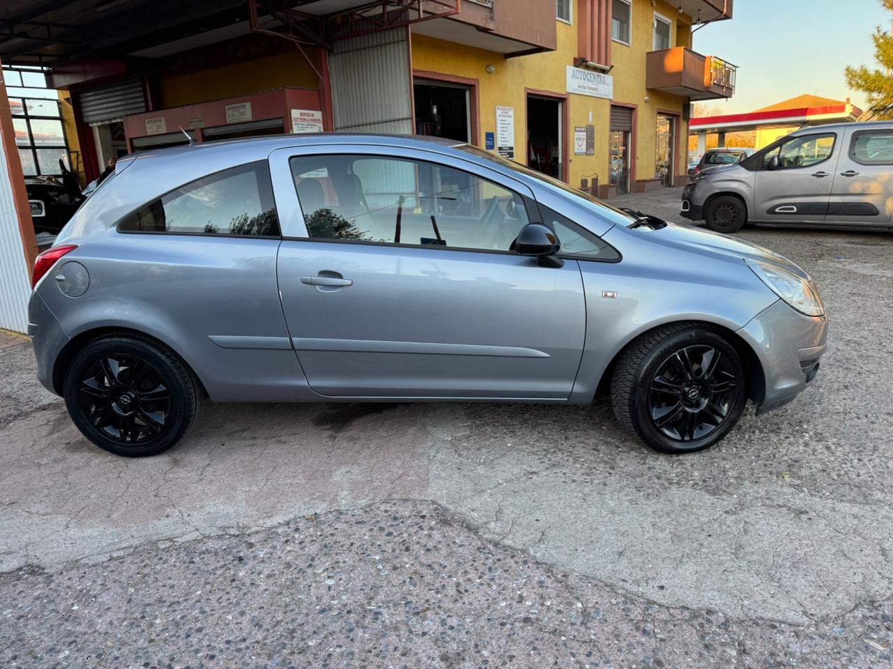 Opel Corsa 1.2 3 porte SPORT NEOPATENTATI