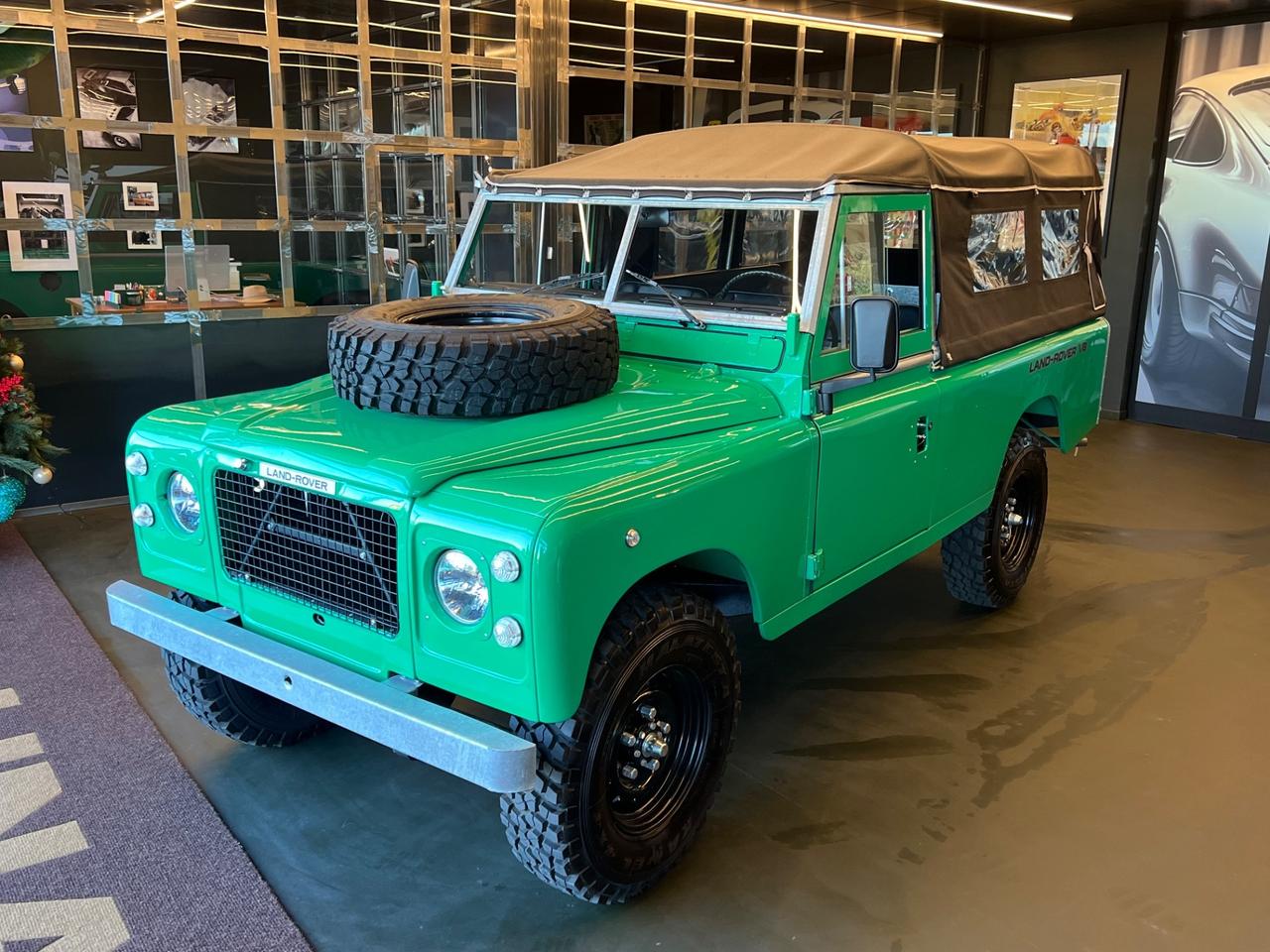 Land Rover Defender Series 109 V8 3