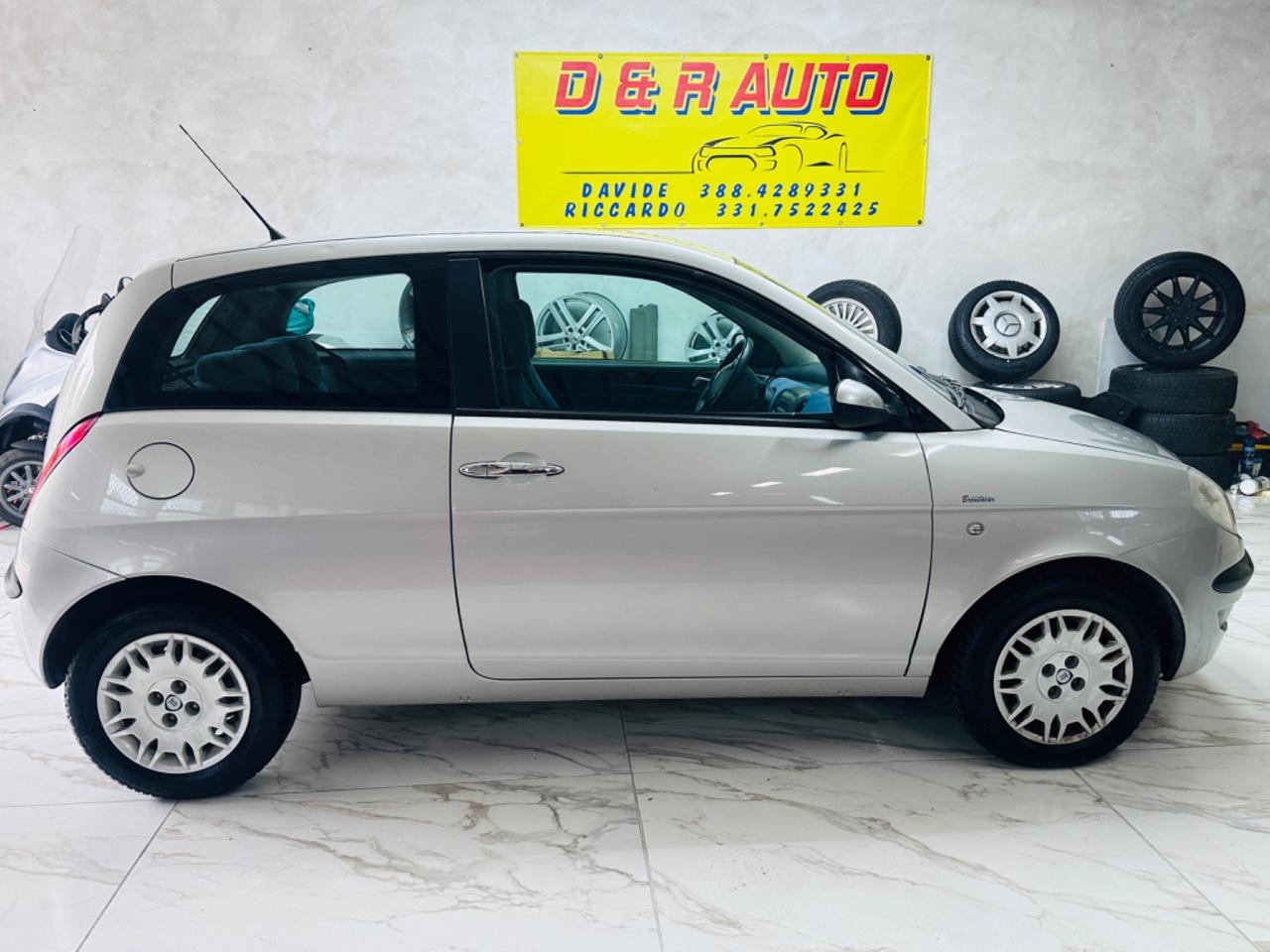 Lancia Ypsilon 1.3 MJT 75 CV Argento