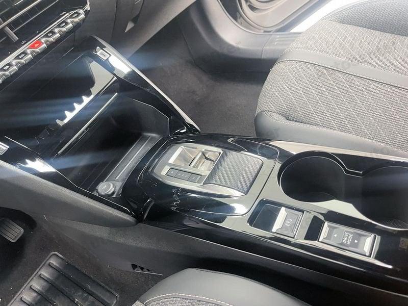 Peugeot 2008 1.2 hybrid Allure 145cv e-dcs6