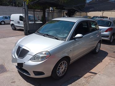Lancia Ypsilon 1.2 neopatentati valuto permute