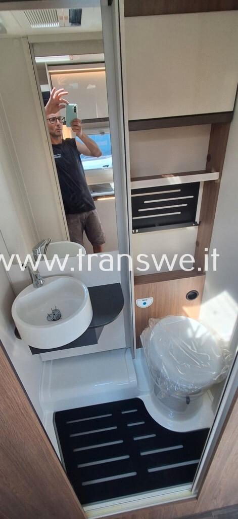 Elnagh Baron 565 camper semintegrale con letti gemelli