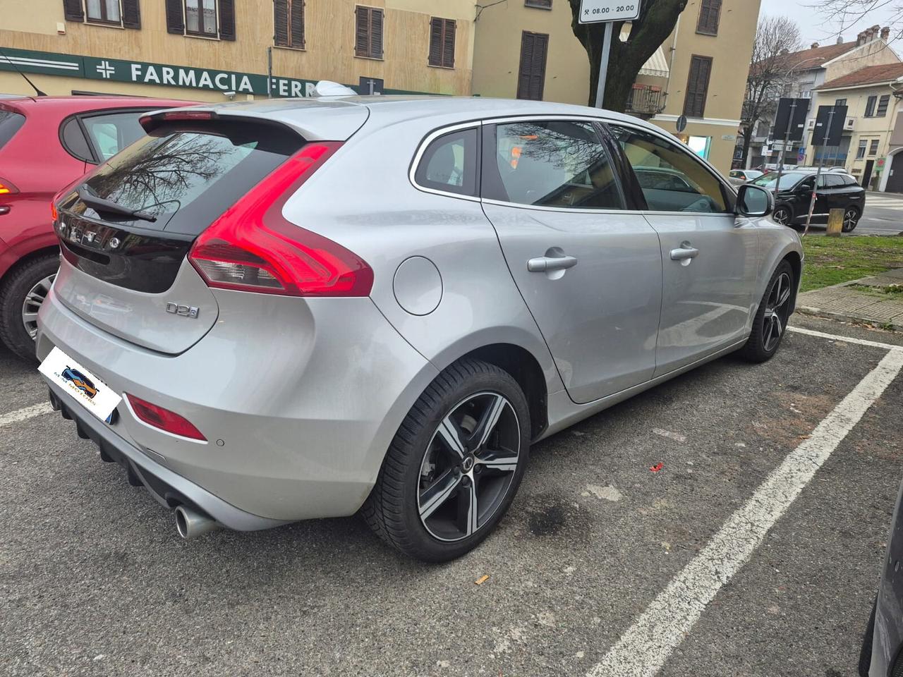 Volvo V40 D2 R-design DISTRIBUZIONE NUOVA