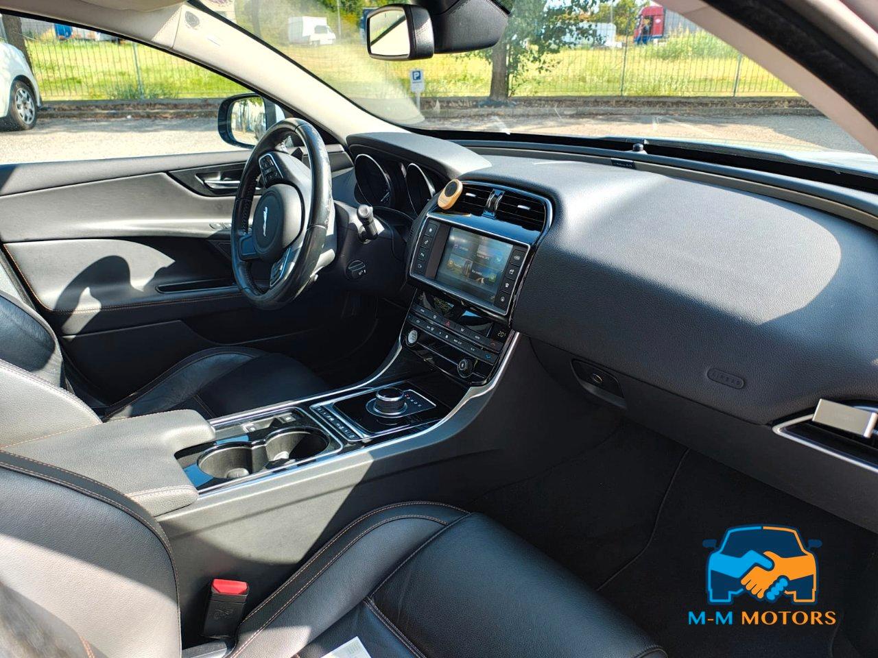 Jaguar XE Berlina XE 2.0d Prestige awd 180cv auto