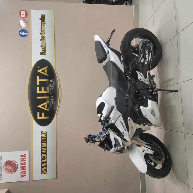 Suzuki GSR 750 - 2011