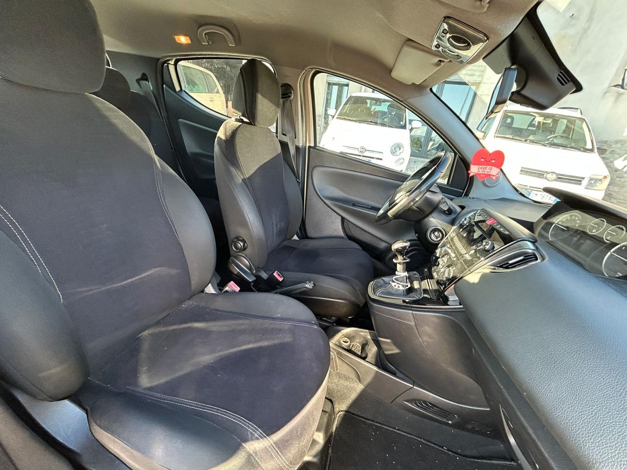 Lancia Ypsilon 1.2 69 CV 5 porte Gold