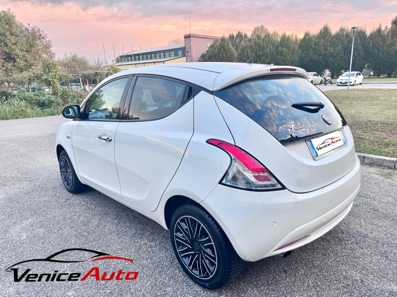 Lancia Ypsilon 1.2 69 CV 5 porte S&S Platinum