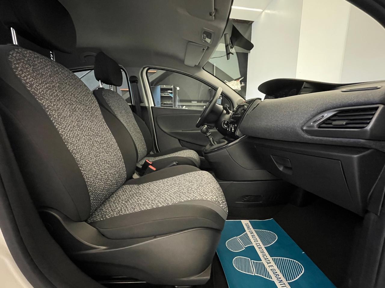 Lancia Ypsilon 1.0 FireFly 5 porte S&S Hybrid Ecochic Silver