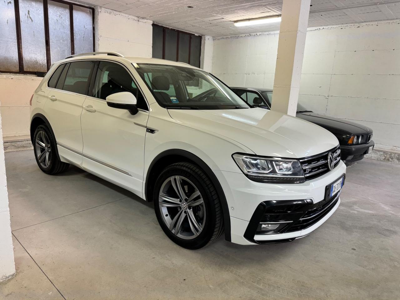 Volkswagen Tiguan 2.0 TDI SCR DSG 4MOTION Sport BMT R-LINE