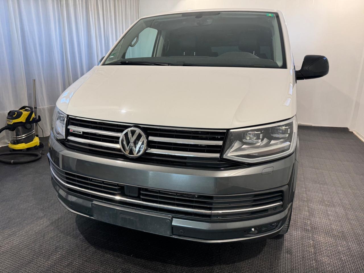 Volkswagen Multivan 2.0 TDI 204CV 4Motion DSG Highline - BULLI - FULL
