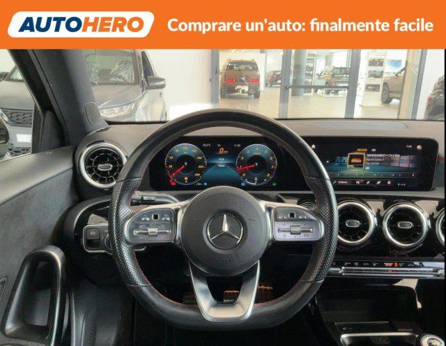 MERCEDES-BENZ A 200 Premium