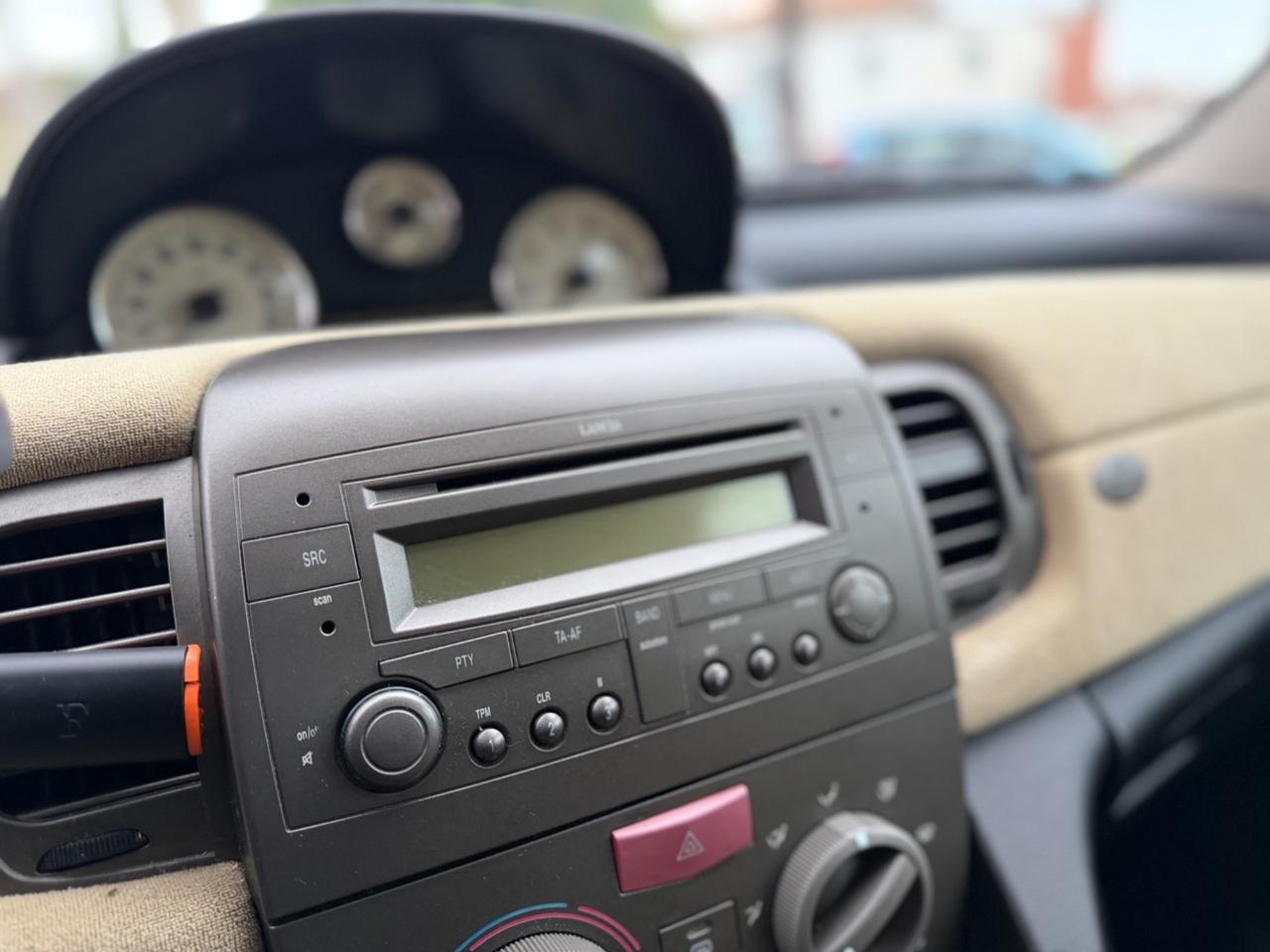 Lancia Ypsilon 1.2 16V Argento