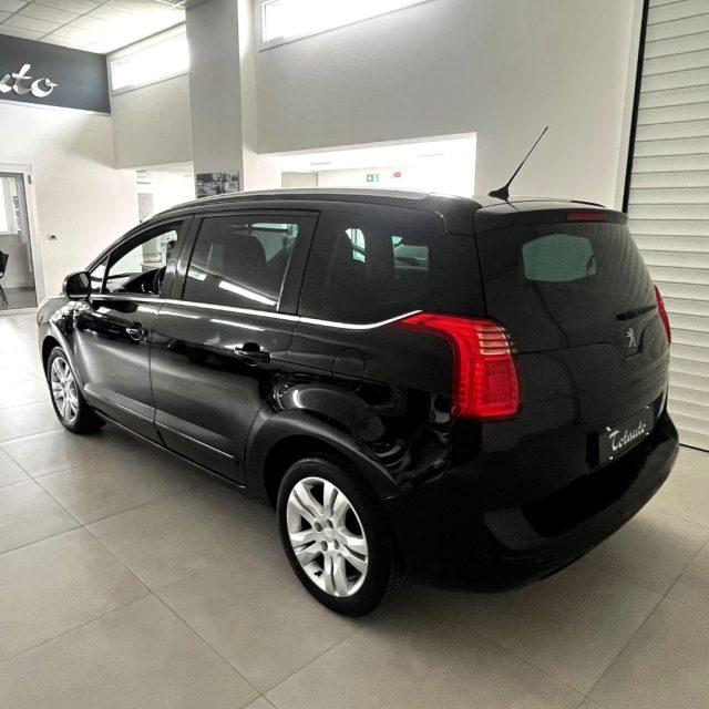 PEUGEOT 5008 1.6 HDi 115CV Allure