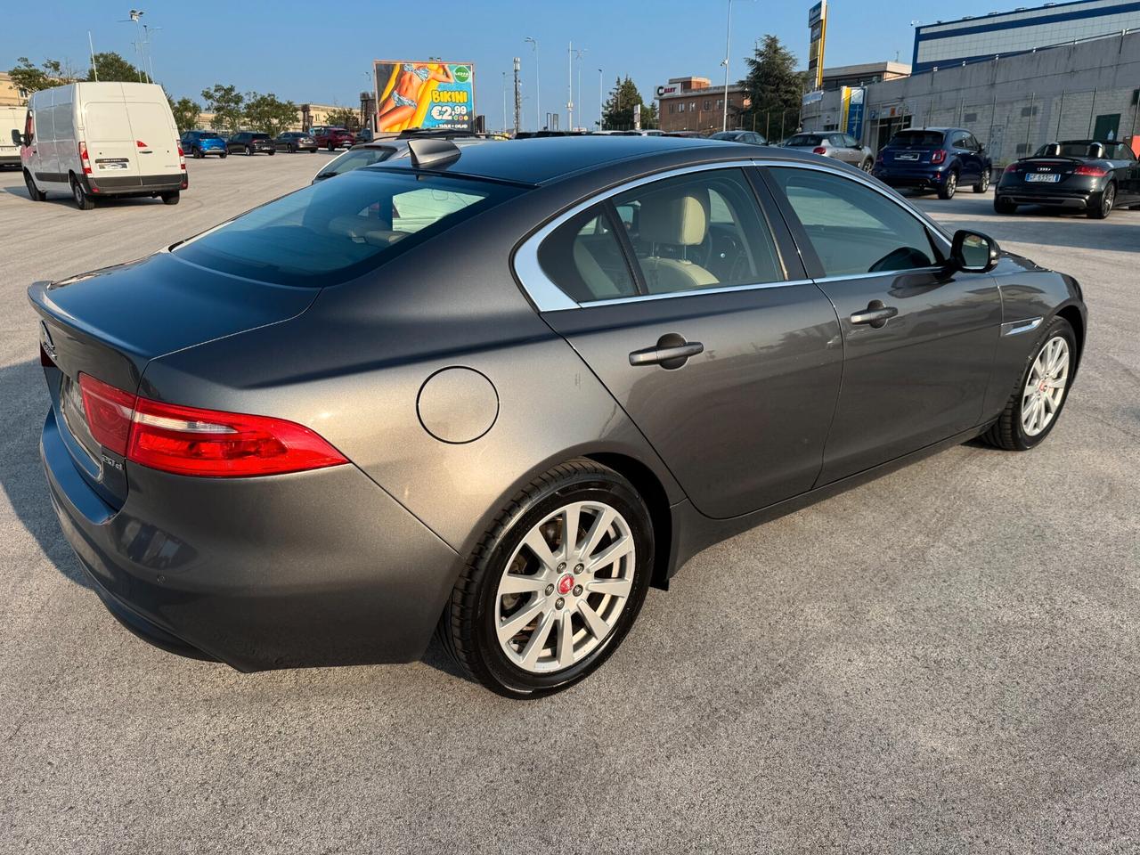 Jaguar XE 2.0 D Turbo 180CV aut. Pure