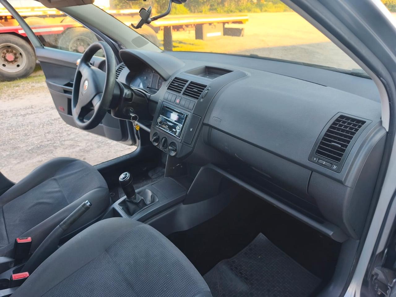 Volkswagen Polo 2007---1.4 Benzina Neopatentati