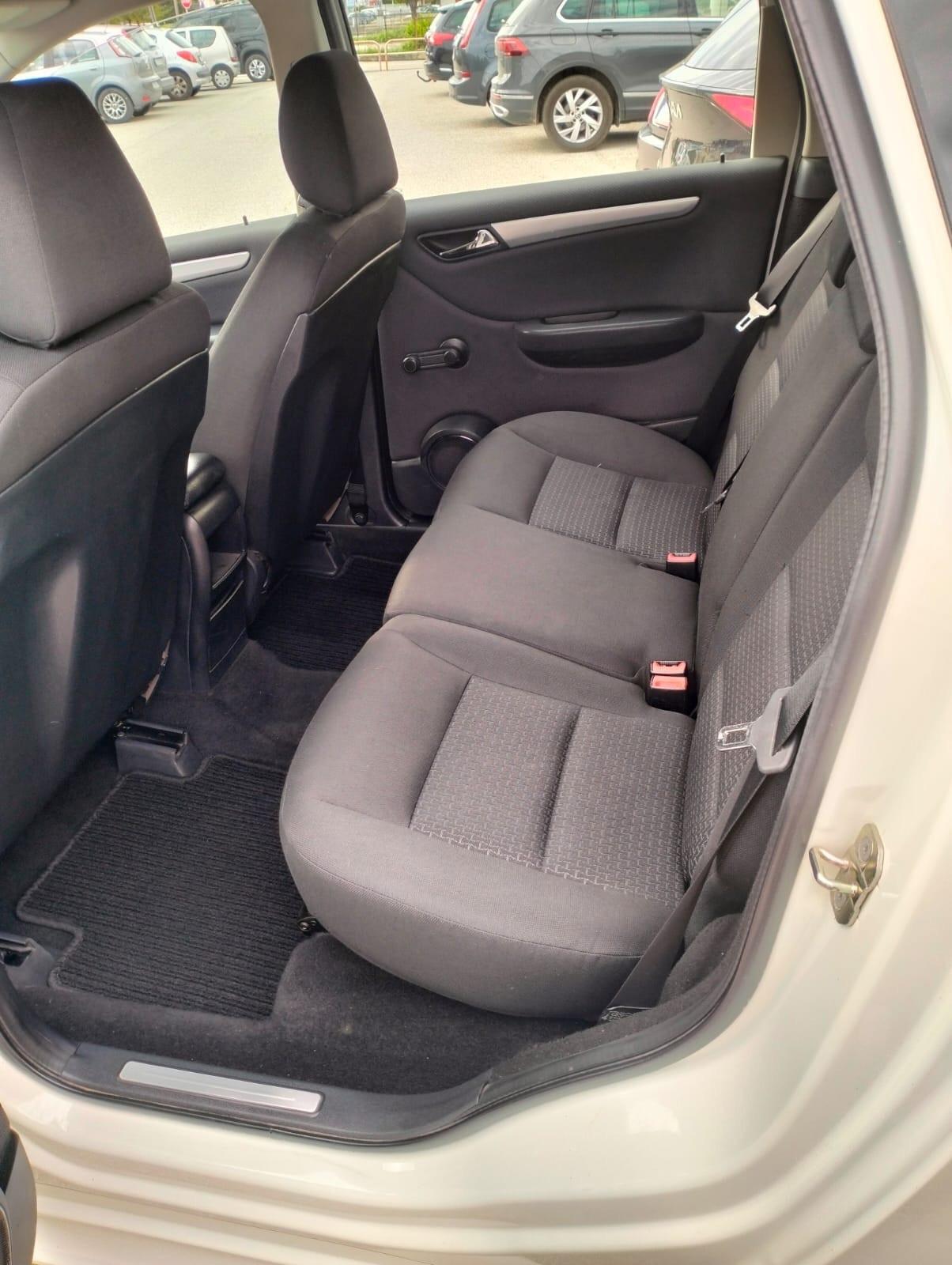 Mercedes-benz B 180 Benz Premium