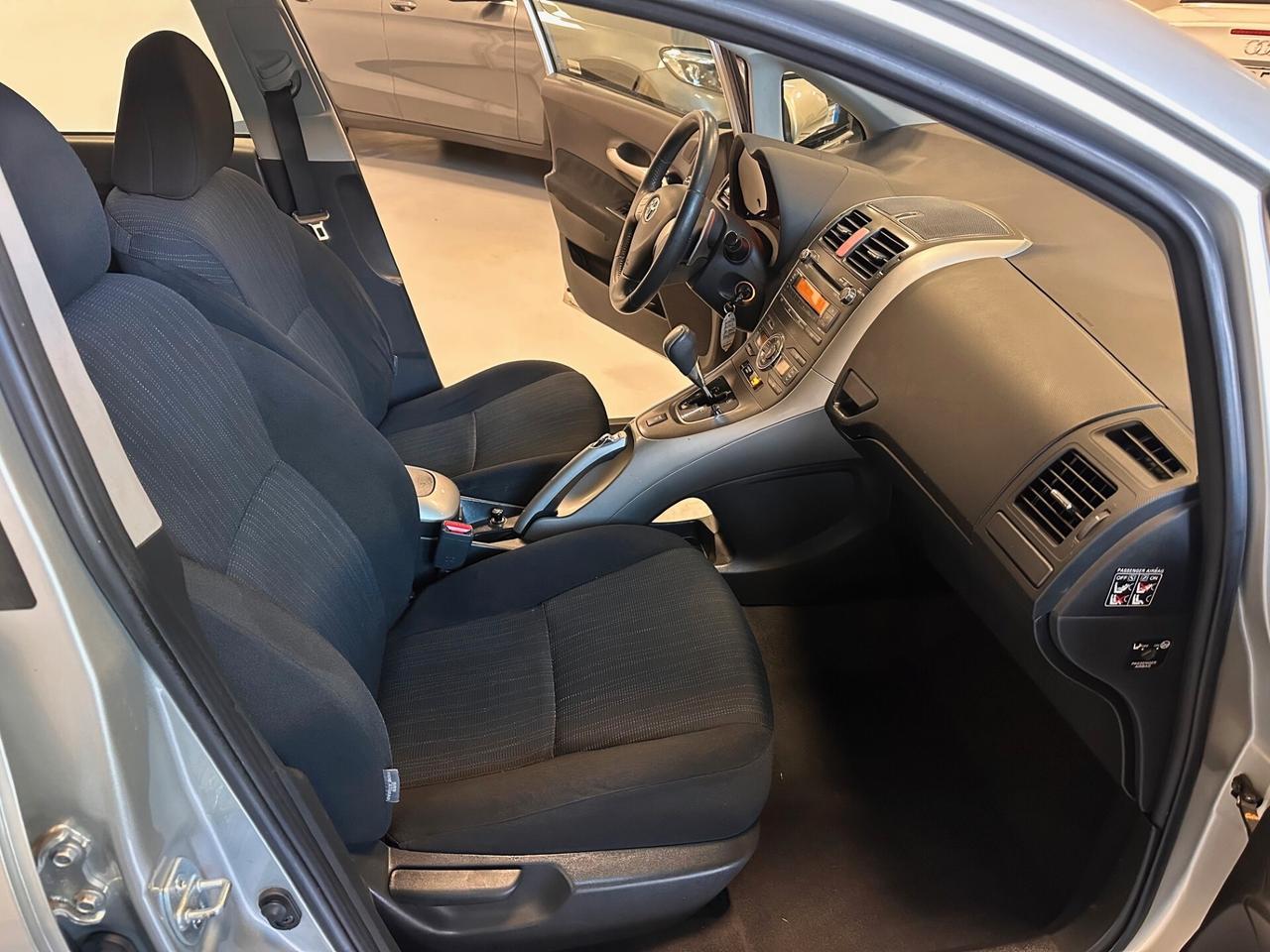 TOYOTA AURIS 1.6 BENZINA AUTOMATICA (64000KM)