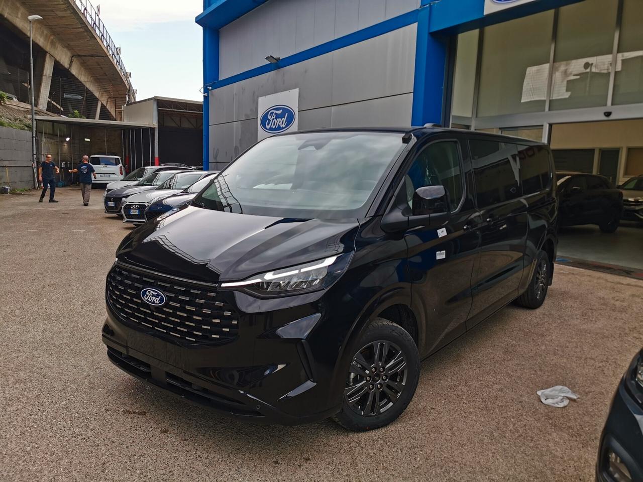 Ford Tourneo Custom 2.0 Ecoblue 170cv 8p. Titanium Iva Detraibile