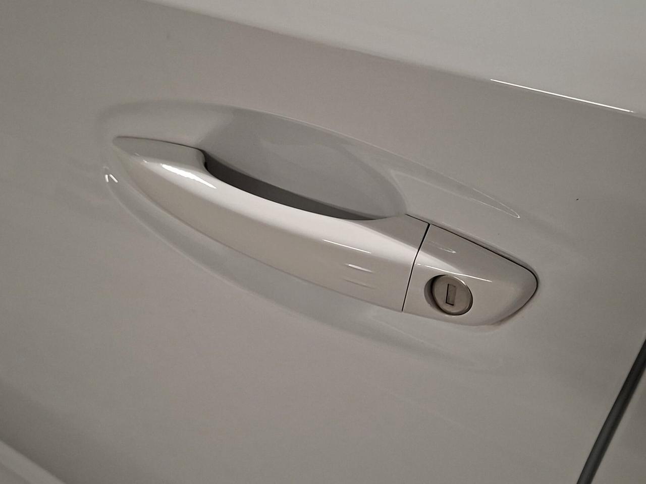 Peugeot 208 1200 mhev Hybrid 101CV GT e-DCS6 Km.0