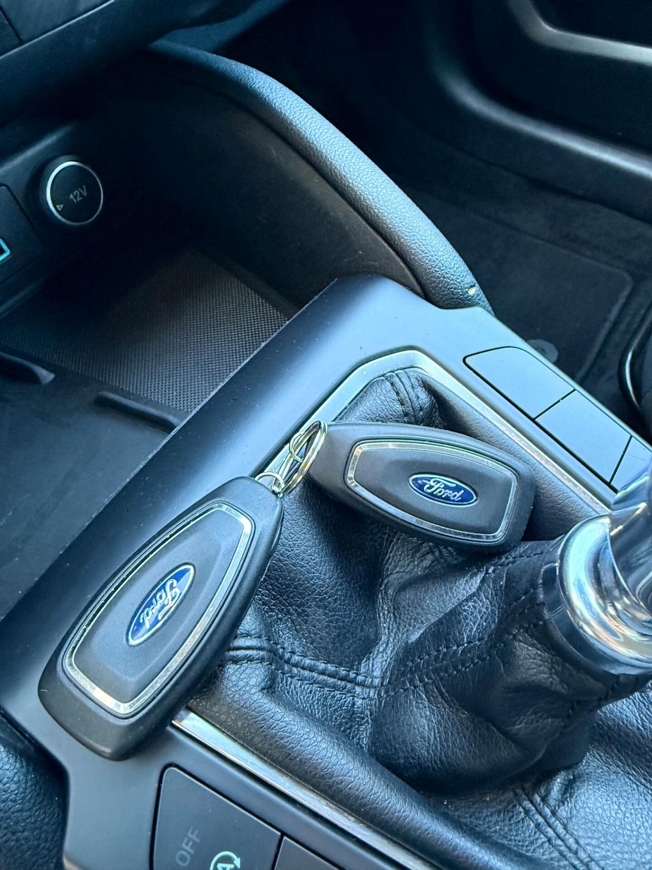 Ford Kuga 1.5 ecoblue Titanium 120cv NAVI,SENSORI DI PARCHEGGIO,BLUETOOTH,KM CERTIFICATI!