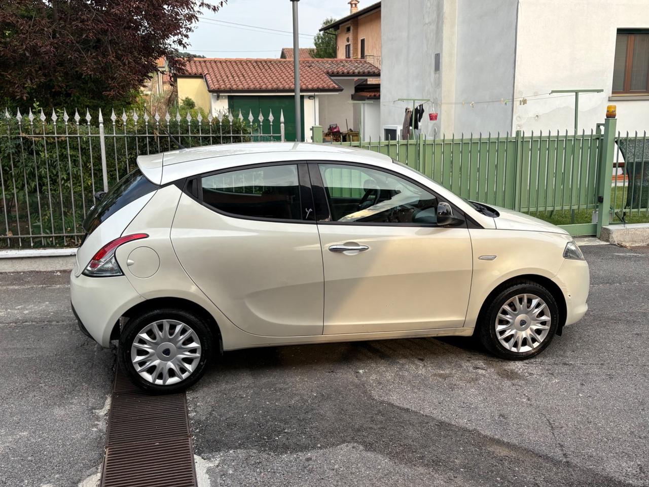 Lancia Ypsilon 1.2 BENZINA Platinum 11/2013 NEOPATENTATI