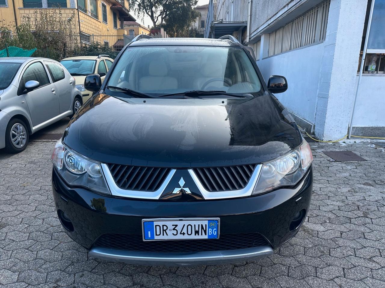 Mitsubishi Outlander 2.2 DI-D Instyle 7 p.ti DPF