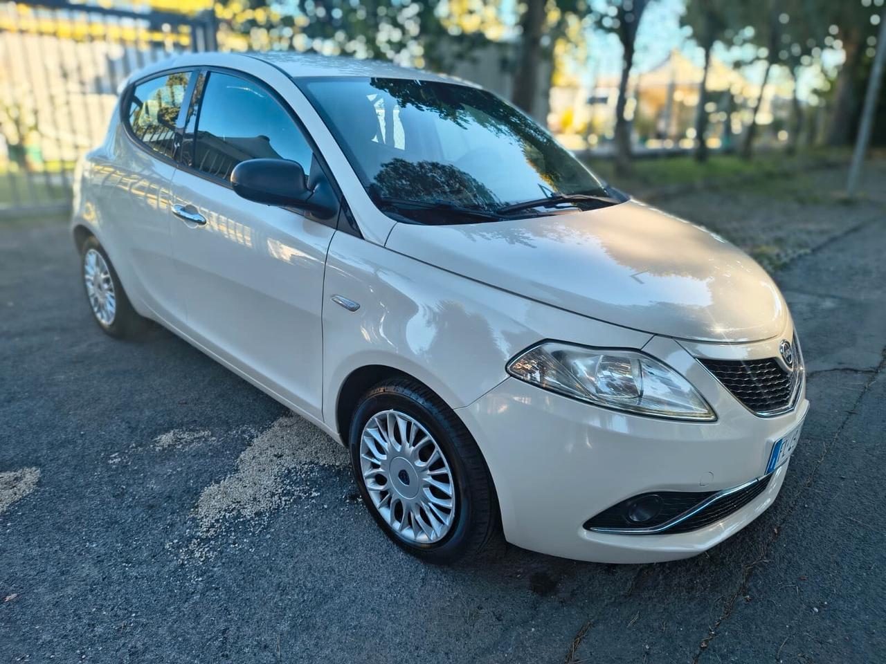 Lancia Ypsilon 1.2 benzina GPL VALIDO 2031