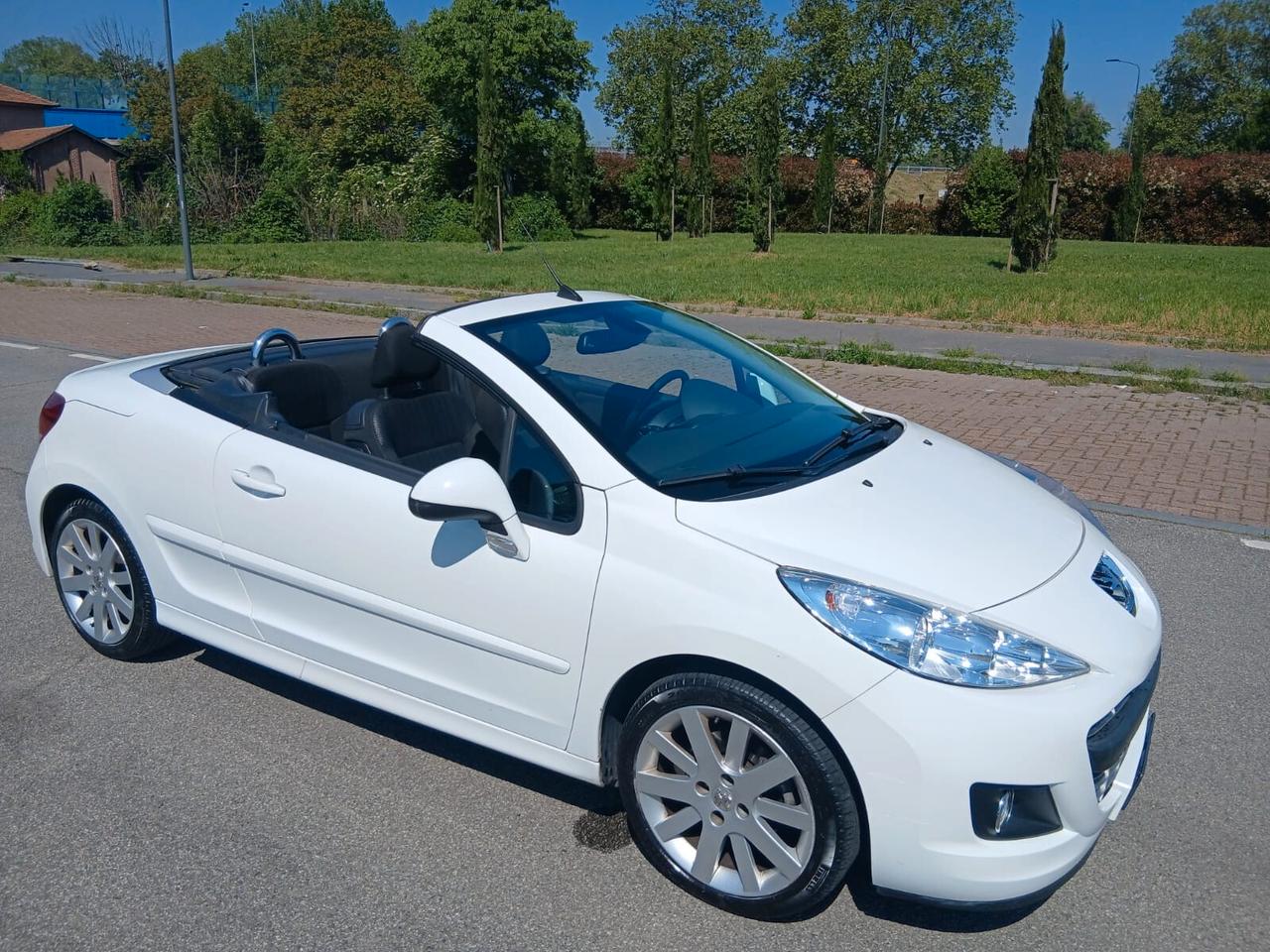 Peugeot 207 1.6 VTi 120CV CC Féline