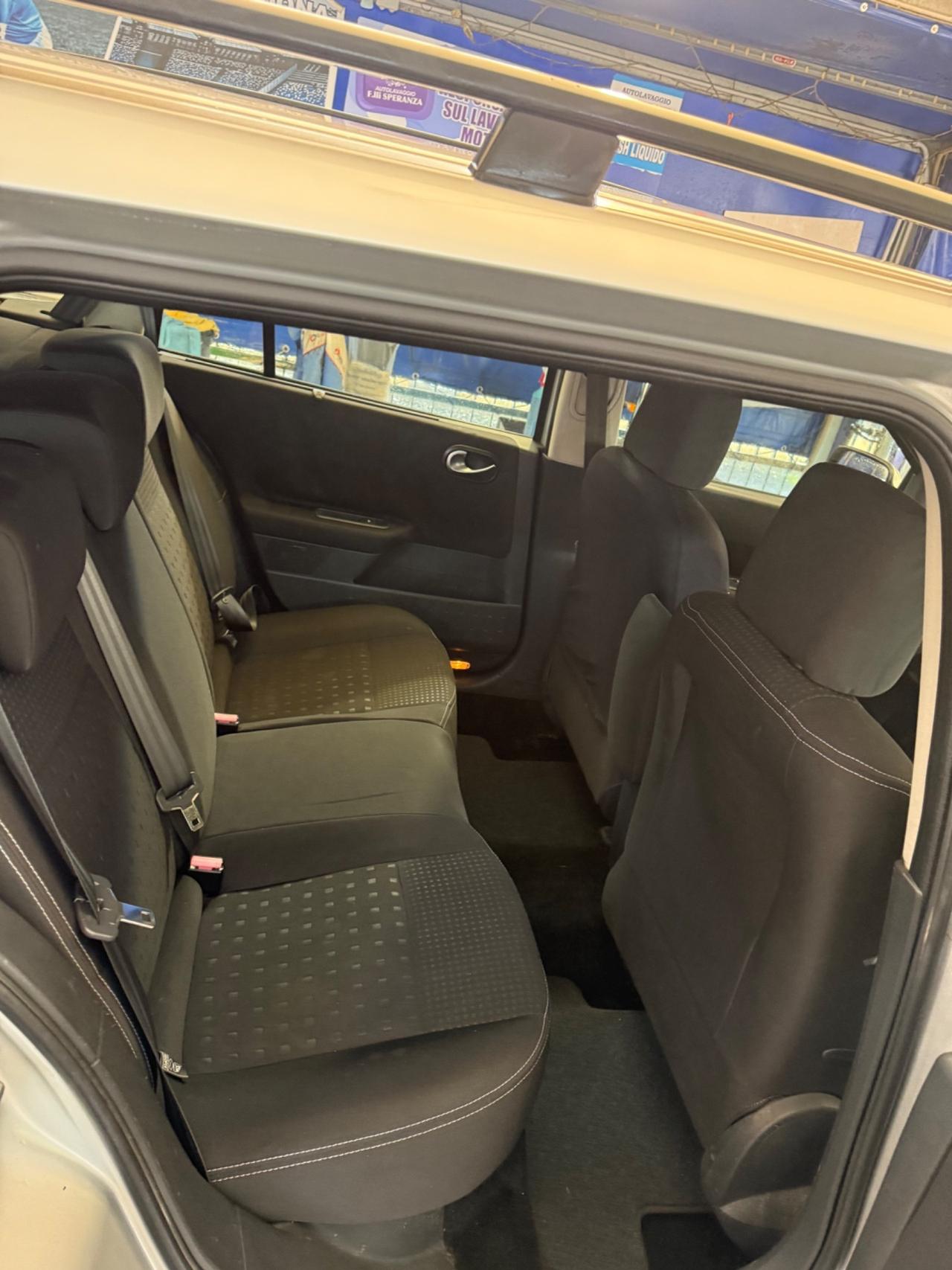 Renault Megane Mégane 1.5 dCi/105CV Grandtour Pack Authentique