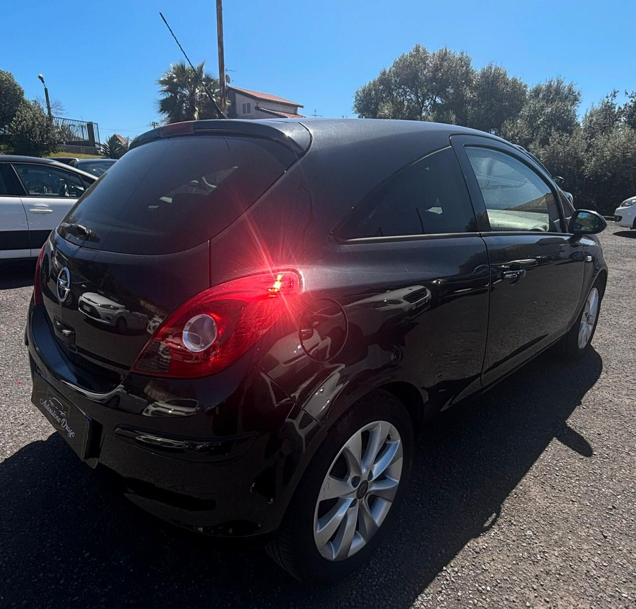 Opel Corsa 1.2 3 porte b-color