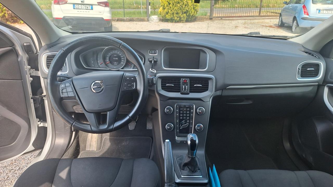 Volvo V40 D2 Geartronic R-design N1