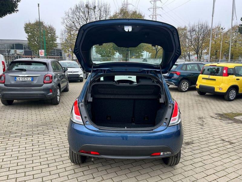 Lancia Ypsilon 1.0 FireFly 5 porte S&S Hybryd Gold