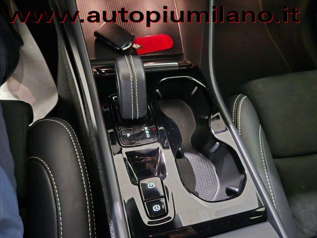 VOLVO XC40 B4 AWD Geartronic R-design