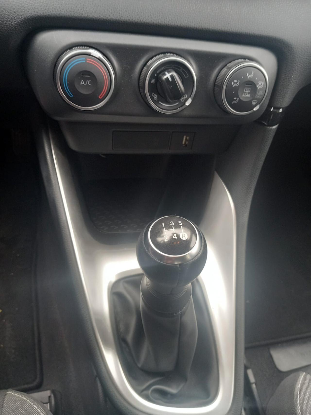 Toyota Yaris 1.0 Business ideale per neopatentati
