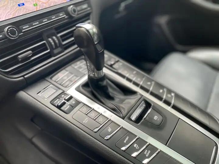 Porsche Macan 2.0 tetto poanoramico !